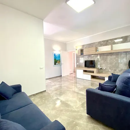 Villa Grace, 200 Meters Away, Independent